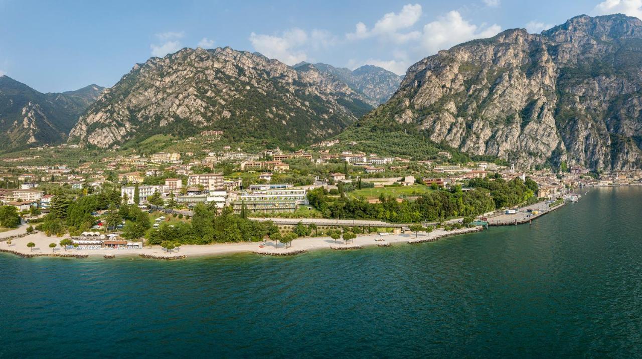 Hotel Garda Bellevue ลีโมเนซุลการ์ดา ภายนอก รูปภาพ