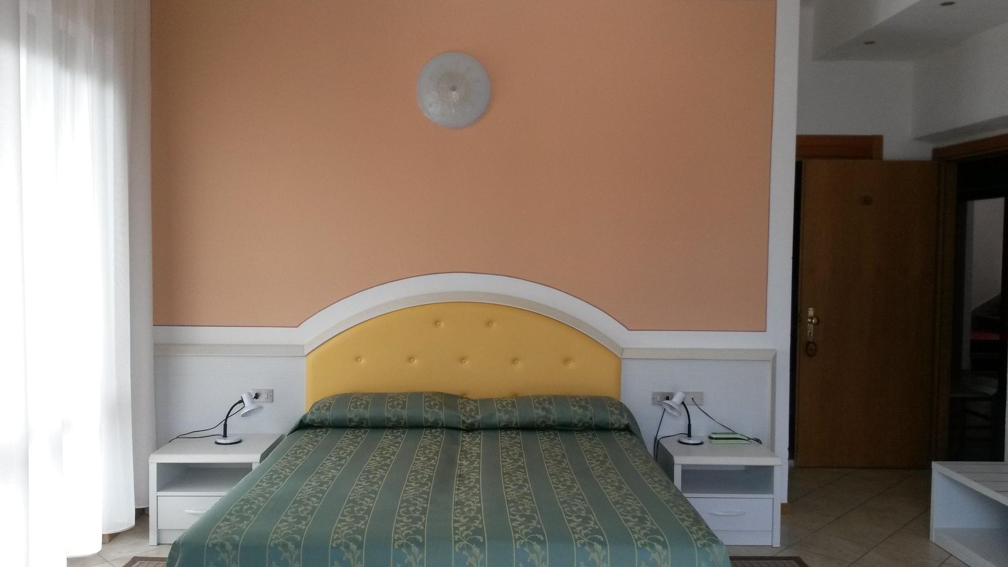 Hotel Garda Bellevue ลีโมเนซุลการ์ดา ภายนอก รูปภาพ