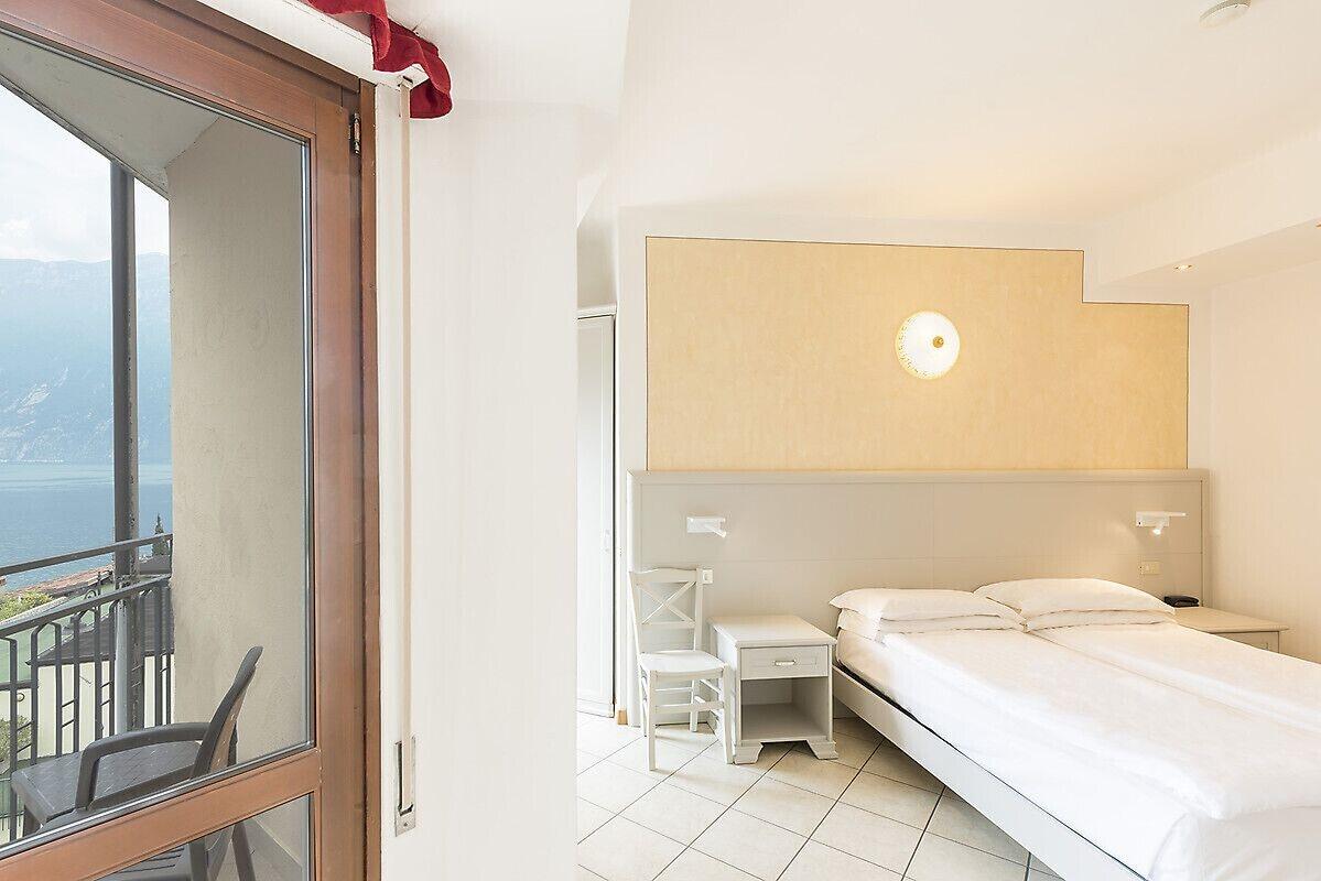 Hotel Garda Bellevue ลีโมเนซุลการ์ดา ภายนอก รูปภาพ
