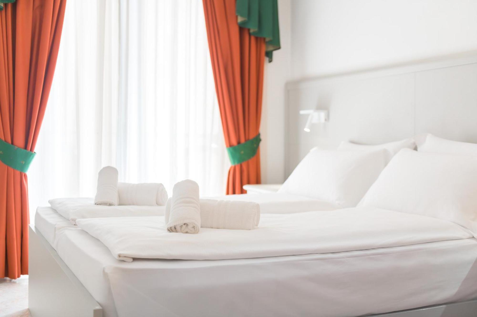 Hotel Garda Bellevue ลีโมเนซุลการ์ดา ภายนอก รูปภาพ