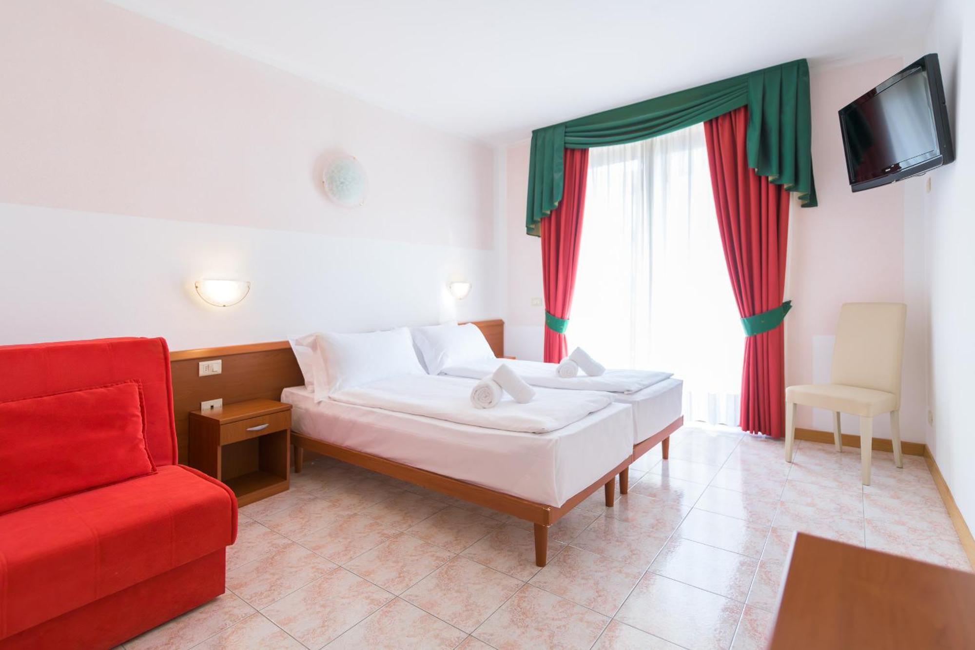 Hotel Garda Bellevue ลีโมเนซุลการ์ดา ภายนอก รูปภาพ