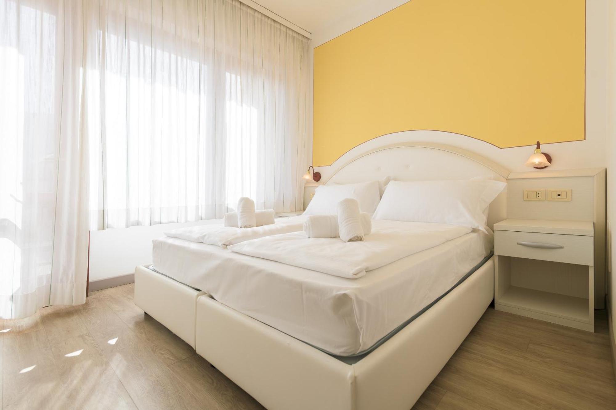 Hotel Garda Bellevue ลีโมเนซุลการ์ดา ภายนอก รูปภาพ