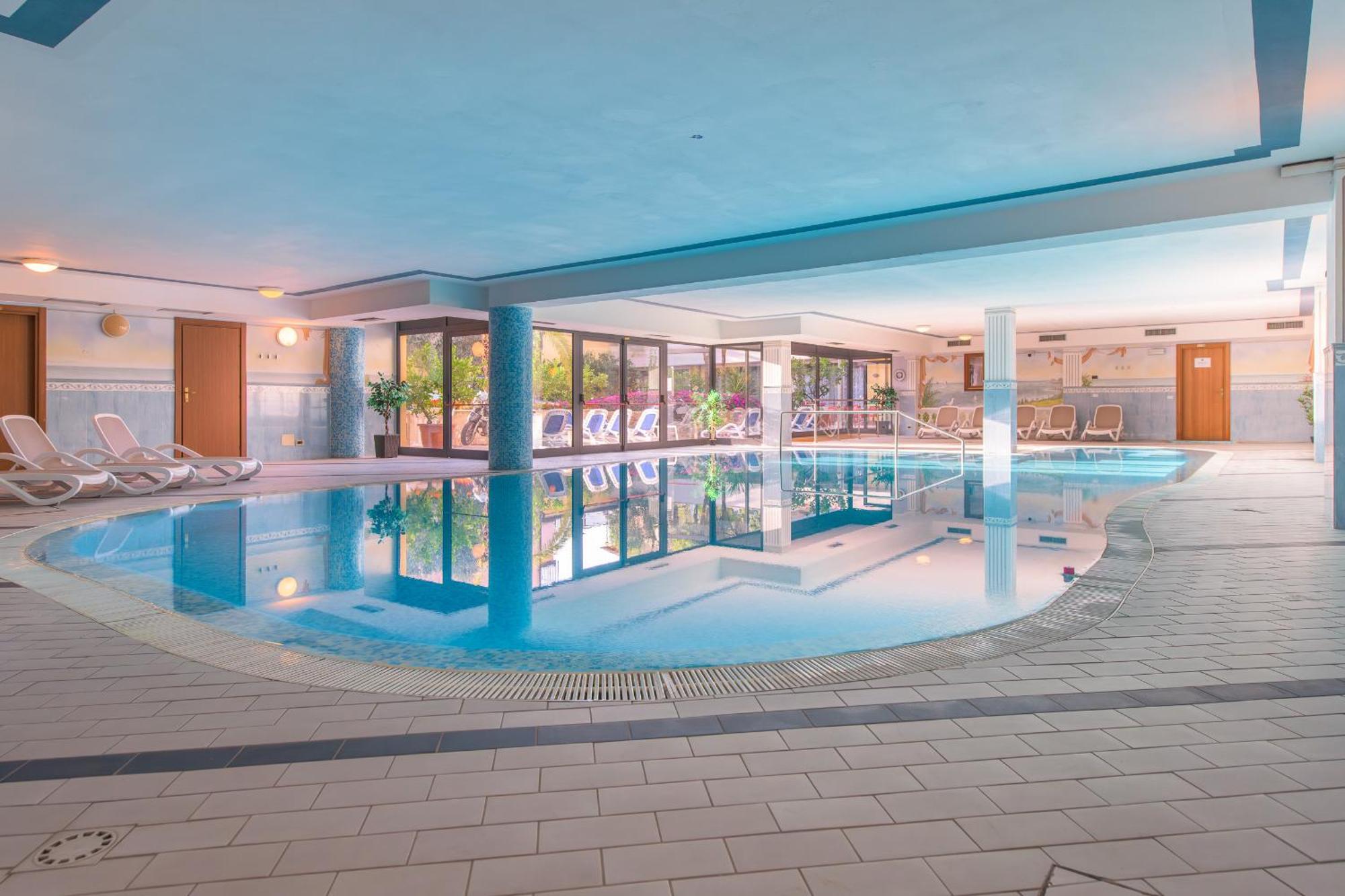 Hotel Garda Bellevue ลีโมเนซุลการ์ดา ภายนอก รูปภาพ
