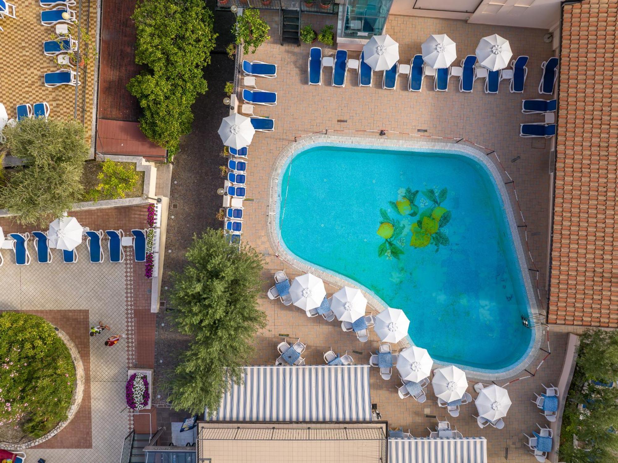 Hotel Garda Bellevue ลีโมเนซุลการ์ดา ภายนอก รูปภาพ
