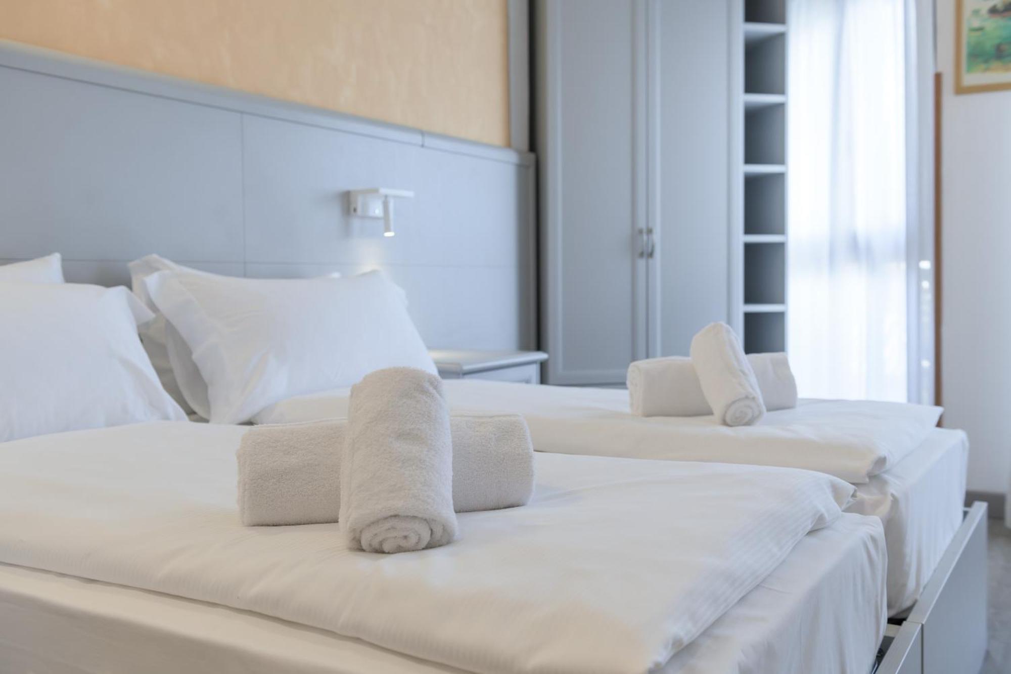 Hotel Garda Bellevue ลีโมเนซุลการ์ดา ภายนอก รูปภาพ