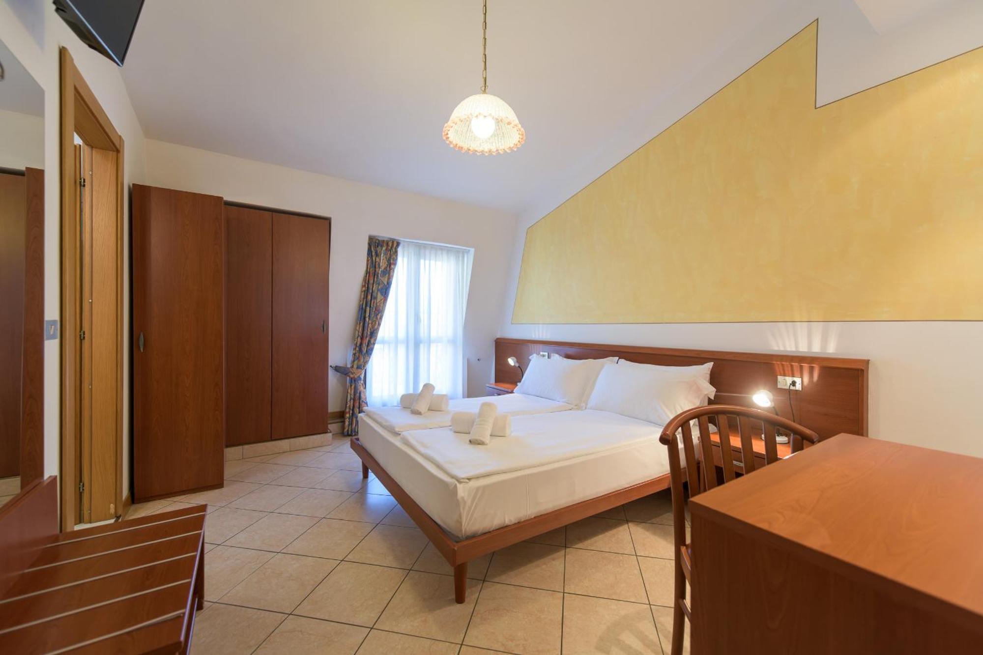 Hotel Garda Bellevue ลีโมเนซุลการ์ดา ห้อง รูปภาพ