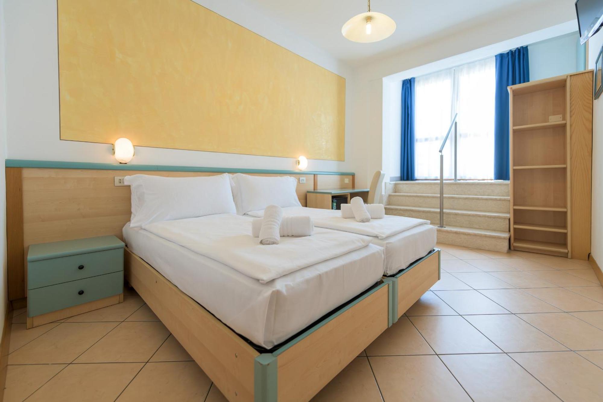 Hotel Garda Bellevue ลีโมเนซุลการ์ดา ภายนอก รูปภาพ