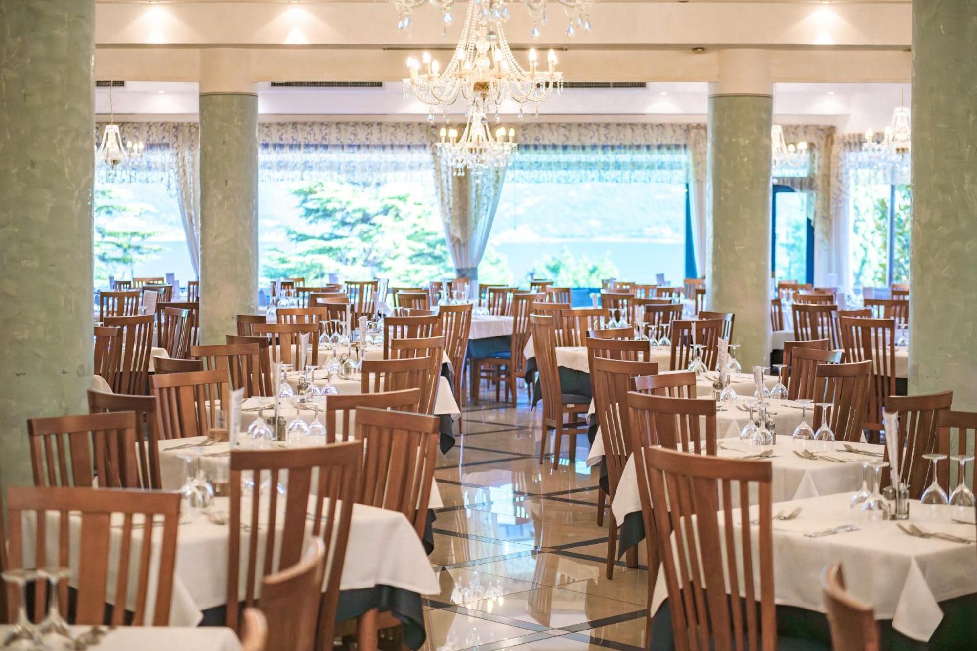 Hotel Garda Bellevue ลีโมเนซุลการ์ดา ภายนอก รูปภาพ