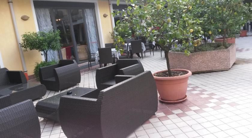 Hotel Garda Bellevue ลีโมเนซุลการ์ดา ภายนอก รูปภาพ